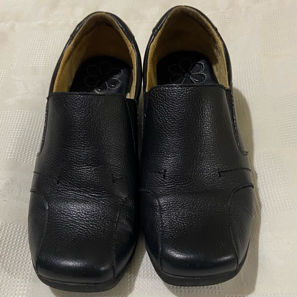 Black casual shoe. Dr. Scholl’s with memory foam cushion. Woman’s size 8 W